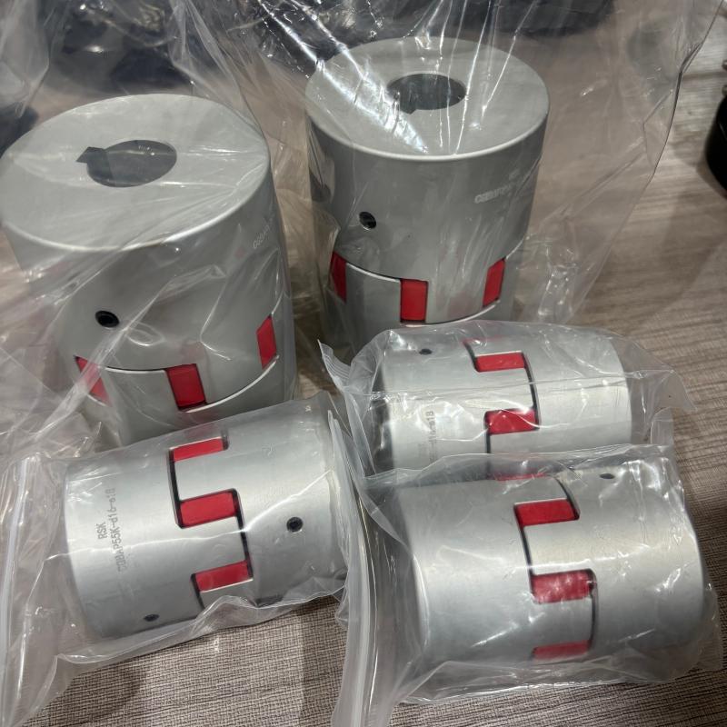 کوپلینگ شفت فک آلیاژ آلومینیوم PU Spider درج پیچ نوع مجموعه پیچ با کلیدهای سفارشی برای روبات ها